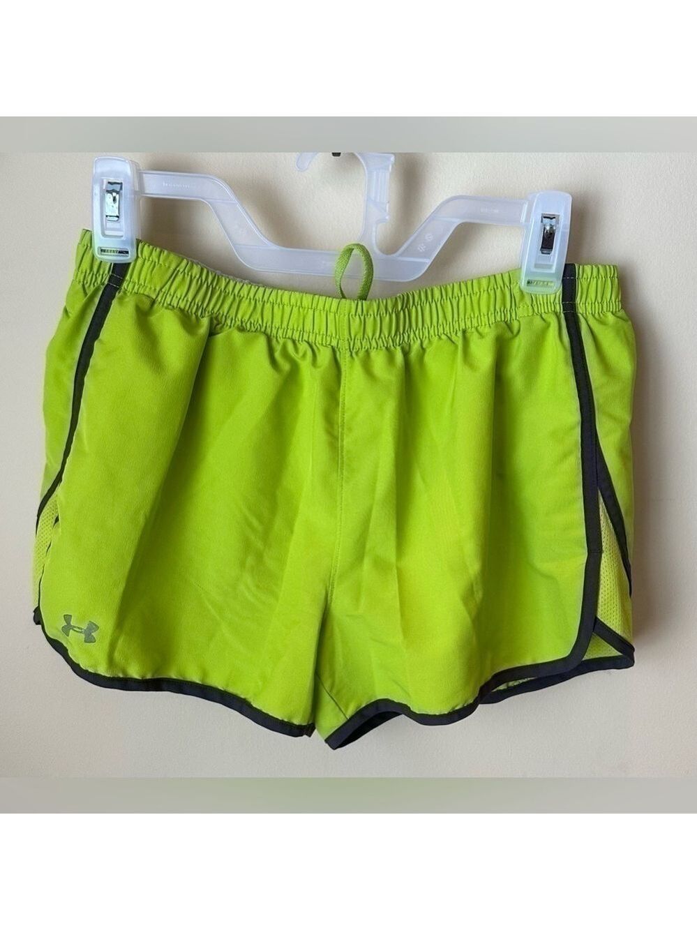 Under Armour Woman’s Neon Green Shorts Size Medium
